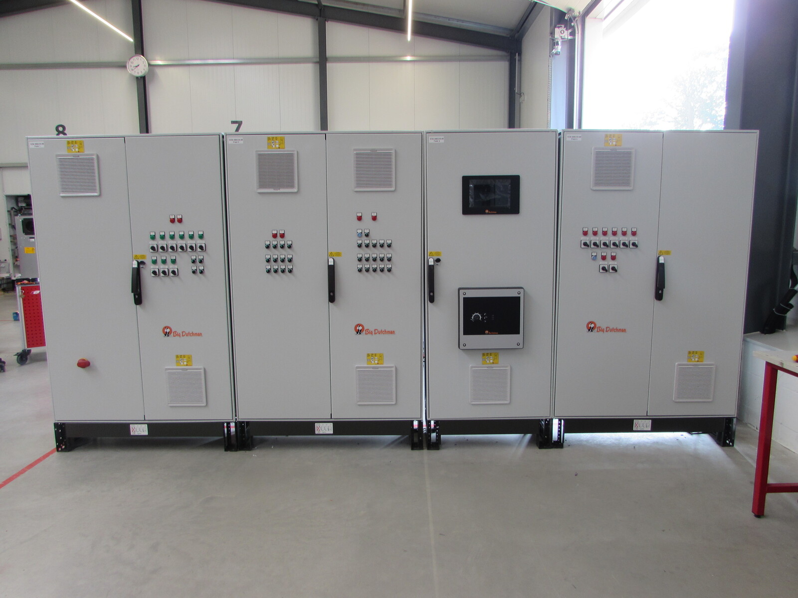 Control cabinet layer house - UV600 5r8t